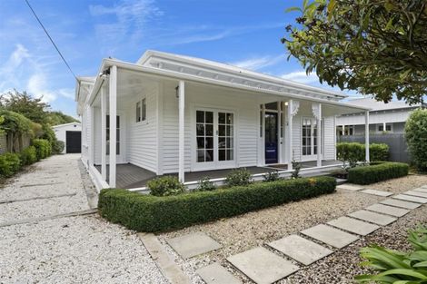 Photo of property in 17 Martin Avenue, Beckenham, Christchurch, 8023