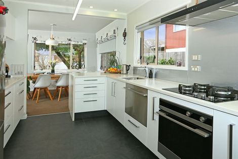 Photo of property in 5 Taitua Drive, Te Atatu South, Auckland, 0610