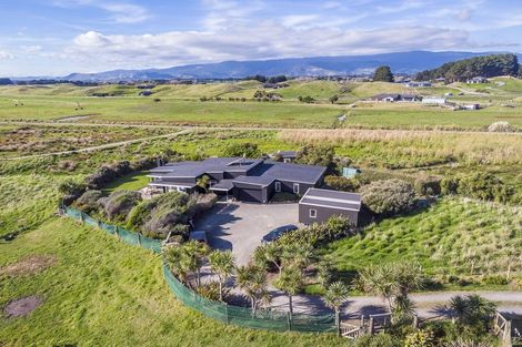 Photo of property in 21 Sandown Road, Te Horo Beach, Otaki, 5581