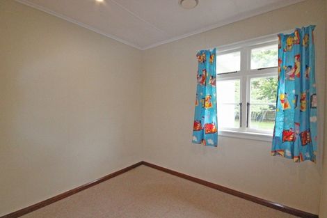 Photo of property in 28 Pahiatua Street, Hokowhitu, Palmerston North, 4410