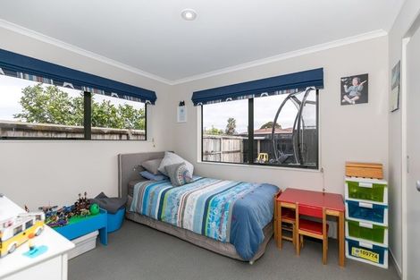 Photo of property in 30 Waiwherowhero Drive, St Andrews, Hamilton, 3200