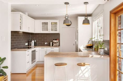 Photo of property in 28 Aorangi Road, Bryndwr, Christchurch, 8053