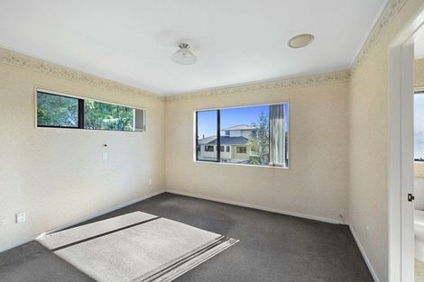 Photo of property in 7 Larsen Place, Merrilands, New Plymouth, 4312