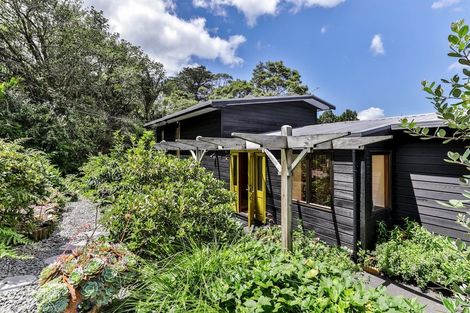 Photo of property in 37 York Road, Titirangi, Auckland, 0604