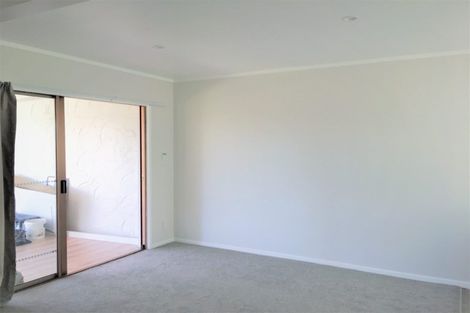 Photo of property in 2/19 Hollyhock Place, Browns Bay, Auckland, 0630