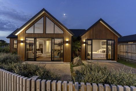 Photo of property in 2 Harding Drive, Papamoa Beach, Papamoa, 3118