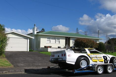 Photo of property in 24 Stokes Avenue, Te Atatu Peninsula, Auckland, 0610