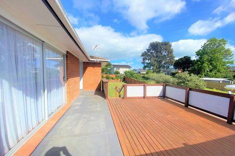 Photo of property in 25 Borrowdace Avenue, Botany Downs, Auckland, 2010