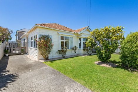 Photo of property in 15 West Avenue, Saint Clair, Dunedin, 9012