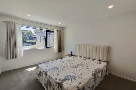 Photo of property in 43b West Harbour Drive, West Harbour, Auckland, 0618
