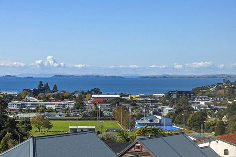 Photo of property in 2a Robin Lane, Browns Bay, Auckland, 0630