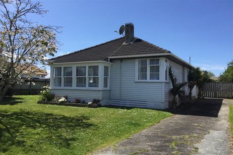 Photo of property in 24 Paul Crescent, Fairfield, Hamilton, 3214