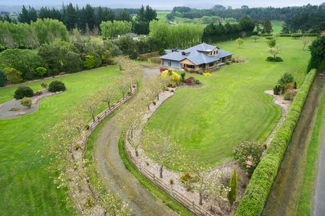 Photo of property in 46 Turitea Road, Fitzherbert, Palmerston North, 4472