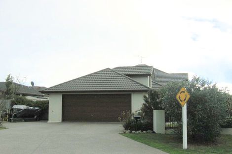 Photo of property in 2 Observation Place, Paraparaumu, 5032