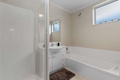 Photo of property in 16 Bruce Pulman Drive, Takanini, 2112
