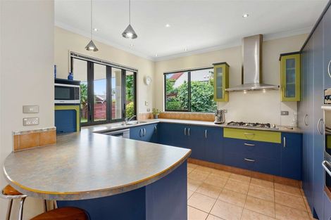 Photo of property in 37 Huia Street, Waikanae, 5036