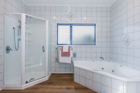 Photo of property in 3 Barque Crescent, Whitby, Porirua, 5024