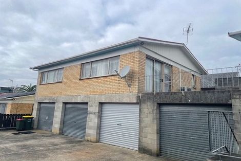 Photo of property in 2/12 Wood Street, Papakura, 2110