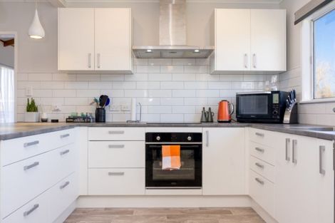 Photo of property in 12 Fairbrother Street, Carterton, 5713