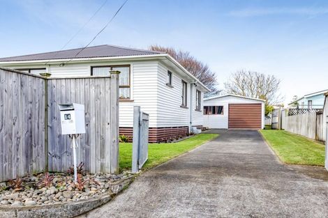 Photo of property in 14 Karaka Street, Merrilands, New Plymouth, 4312