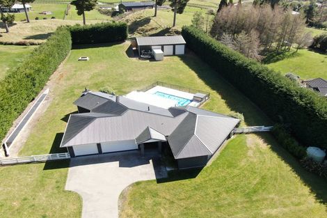 Photo of property in 15 Maple Grove, Acacia Bay, Taupo, 3385