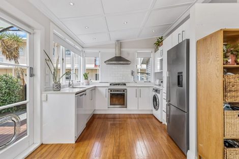 Photo of property in 2/221 Onewa Road, Birkenhead, Auckland, 0626