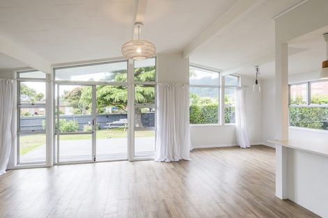 Photo of property in 32 Sylvan Avenue, Waikanae, 5036