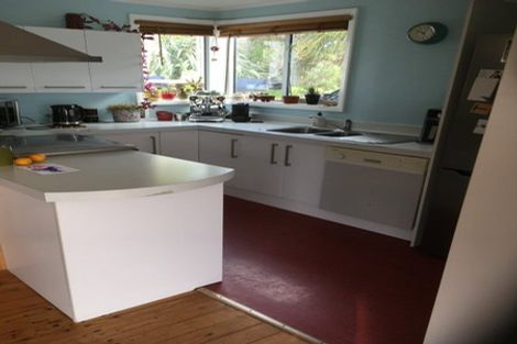 Photo of property in 39 Hiwi Crescent, Titahi Bay, Porirua, 5022