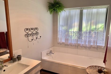 Photo of property in 56 Te Manuao Road, Otaki, 5512