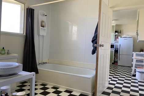 Photo of property in 4/3 Buscomb Avenue, Henderson, Auckland, 0610