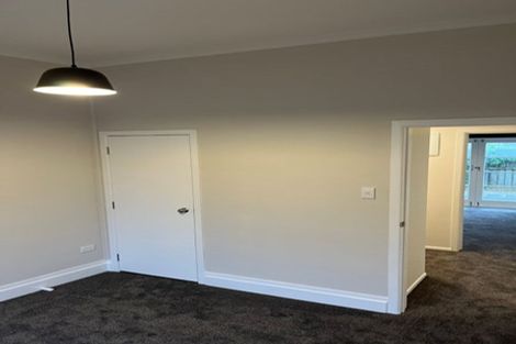 Photo of property in 8 Waiari Road, Conifer Grove, Takanini, 2112