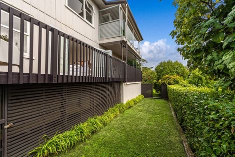 Photo of property in 2/29 Pupuke Road, Takapuna, Auckland, 0622