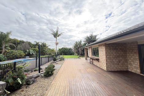 Photo of property in 30 Foster Road, Kumeu, 0891