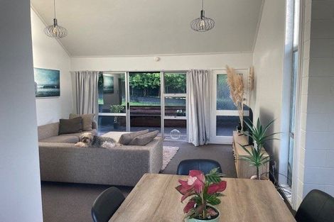 Photo of property in 1/41 Ravenwood Drive, Forrest Hill, Auckland, 0620