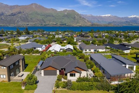 Photo of property in 5 Centre Crescent, Wanaka, 9305