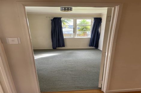 Photo of property in 17 Blacklock Avenue, Henderson, Auckland, 0612