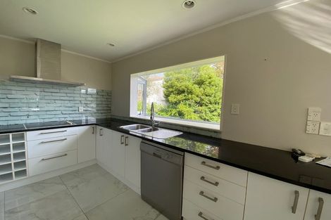 Photo of property in 66 Barbados Drive, Unsworth Heights, Auckland, 0632