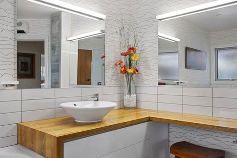 Photo of property in 239 Fifield Terrace, Opawa, Christchurch, 8023