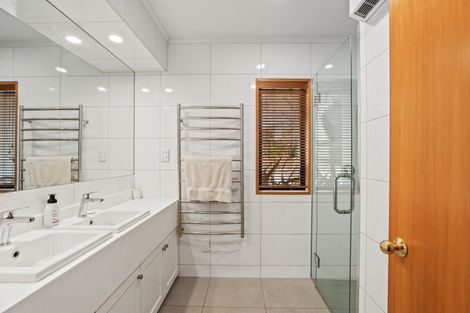 Photo of property in 186 Beacon Point Road, Wanaka, 9305