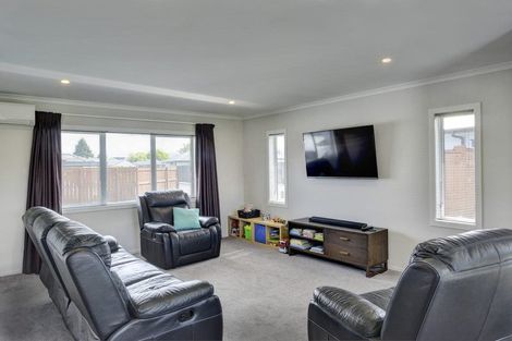 Photo of property in 12 Austin Reid Avenue, Carterton, 5713
