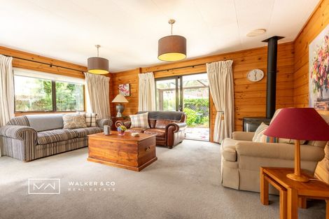 Photo of property in 1 Bathurst Street, Silverstream, Upper Hutt, 5019