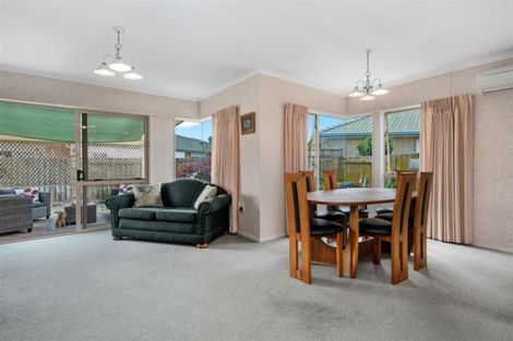 Photo of property in 6 Sequoia Grove, Mount Maunganui, 3116