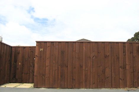 Photo of property in 37 Hollyford Avenue, Bryndwr, Christchurch, 8053