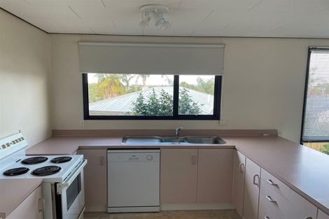 Photo of property in 72 Totaravale Drive, Totara Vale, Auckland, 0629