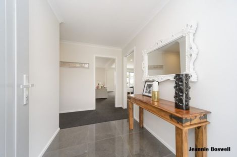 Photo of property in 14 Freedom Drive, Kelvin Grove, Palmerston North, 4414