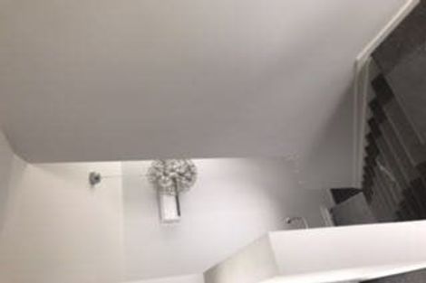 Photo of property in 32 Roxborough Place, East Tamaki Heights, Auckland, 2016