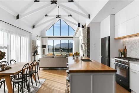 Photo of property in 14 Round Hill Rise, Cracroft, Christchurch, 8022