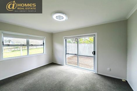 Photo of property in 127 Gossamer Drive, Pakuranga Heights, Auckland, 2010