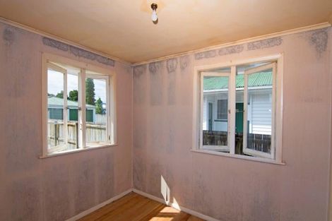 Photo of property in 27 Hill Crescent, Papakura, 2110