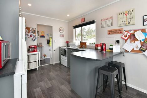 Photo of property in 19 Parakai Avenue, Parakai, 0830